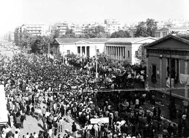 O ραδιοφωνικός πομπός του Πολυτεχνείου στη «Φωνή της Ελλάδας»