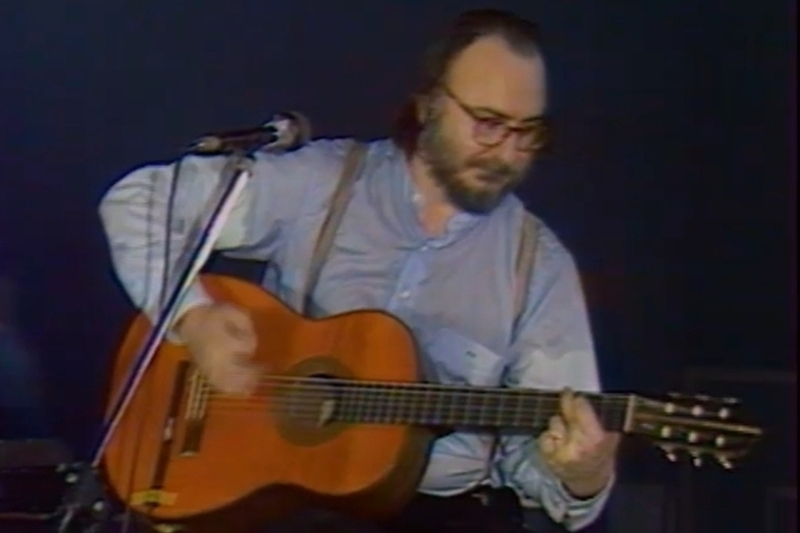 Η ιστορική συναυλία του Διονύση Σαββόπουλου στο «Παλέ ντε Σπορ», στο Αρχείο της ΕΡΤ