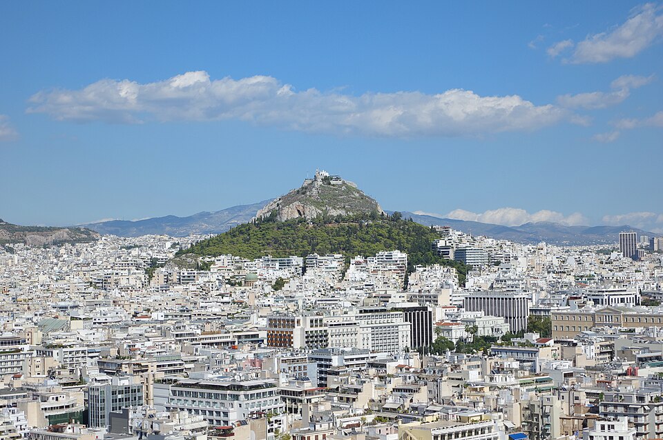 Τα γενέθλια του Αθήνα 9.84 και η ανάρτηση του Χάρη Δούκα για την ακροαματικότητά του