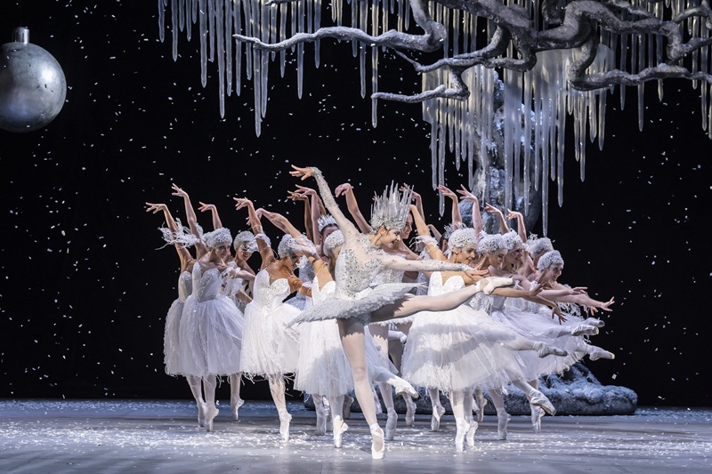 Χριστούγεννα του 2025 μαζί με τα κανάλια της ΕΡΤ