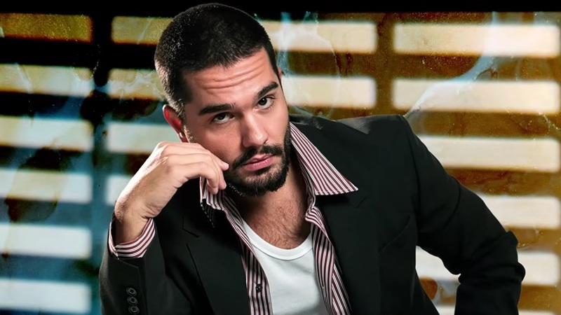 Ο Χρήστος Μάστορας στη σκηνή του Πρωταπριλιάτικου «Αλ Τσαντίρι Νιούζ»