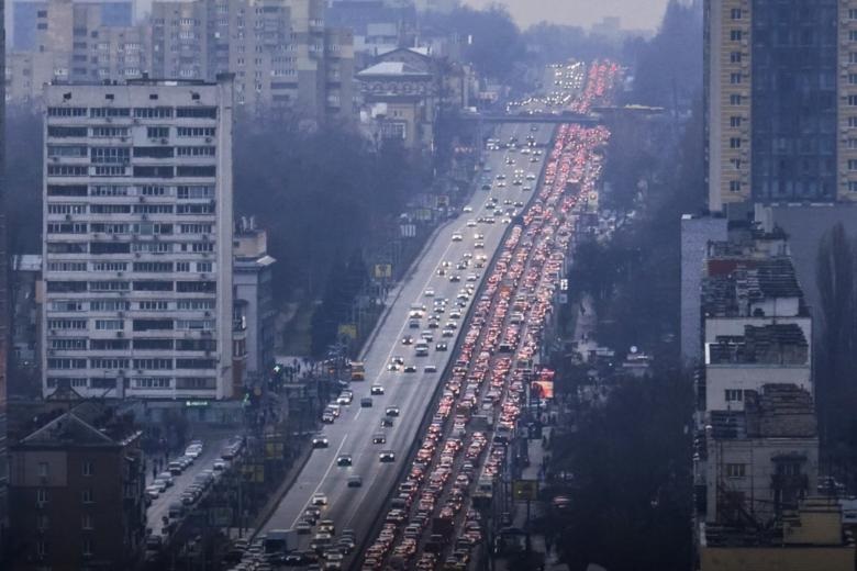 Σχεδόν στάσιμα τα ενημερωτικά ραδιόφωνα, στις πρώτες ημέρες της ρωσικής εισβολής