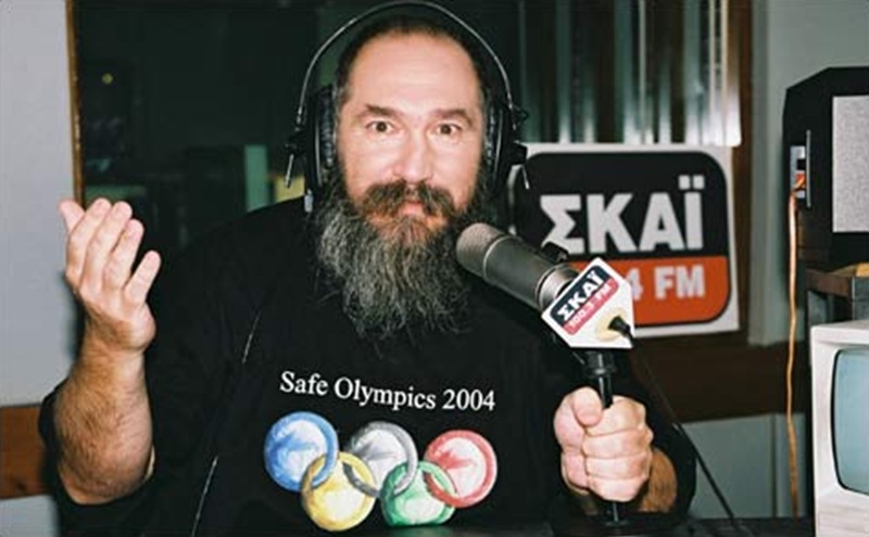 Ο Τζίμης Πανούσης στο ραδιόφωνο, μέσα από εικόνες, ηχητικά και βίντεο