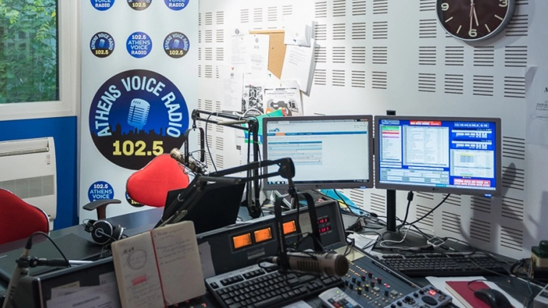 Athens Voice και 102.5 FM: Η αποτυχημένη συνεργασία που κράτησε 9 χρόνια
