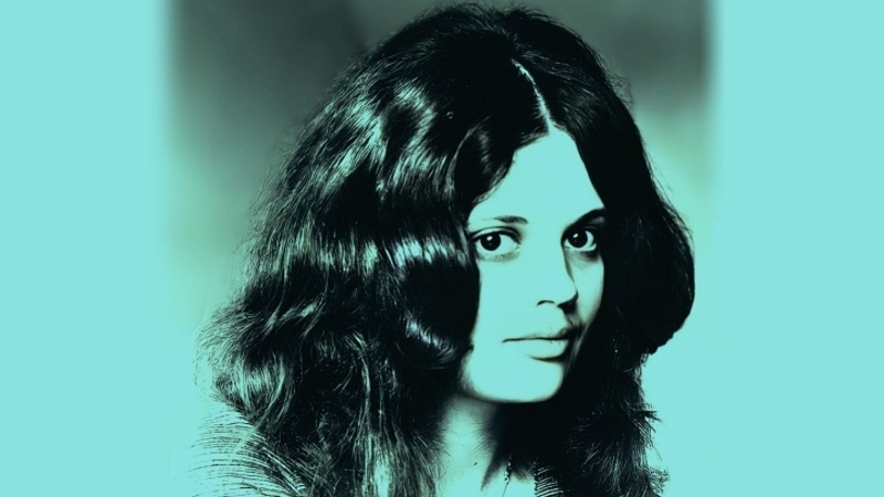 Η Λένα Πλάτωνος ερμηνεύει τραγούδι της Μαριανίνας Κριεζή στο Αρχείο της ΕΡΤ