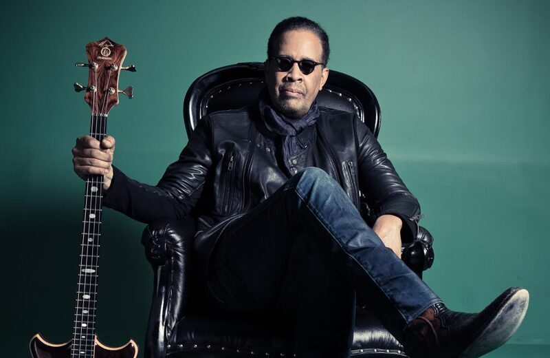 O Stanley Clarke μιλά στο Kosmos 93.6 και τον Πέτρο Αδάμ